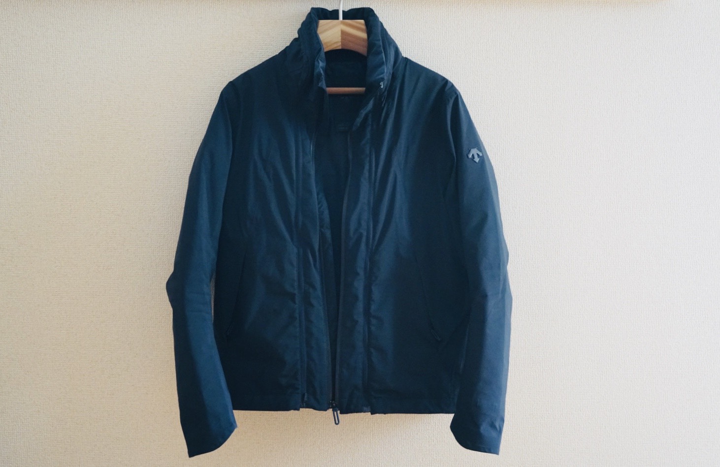 ミニマリストの持ち物⑥：DESCENTE ALLTERRAIN TRANSFORM JACKET